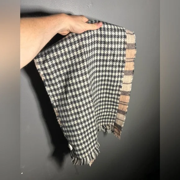 NWT Steve Madden Plaid Houndstooth Blush Double Sided Scarf - Picture 5 of 5